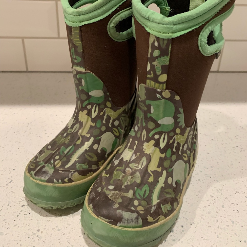 Children’s Boggs rain boots, size 9